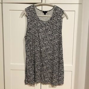 Size Large J.Jill Wearever Sleeveless abstract gray, black pattern Tunic